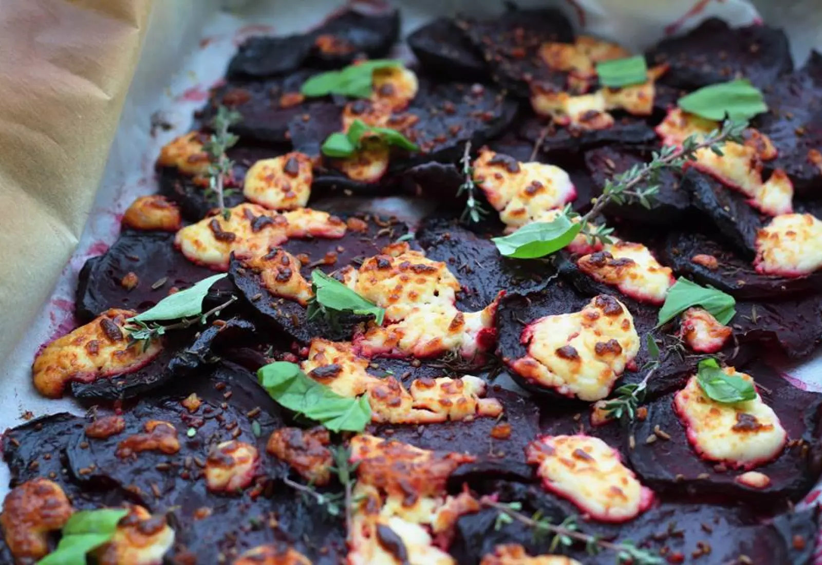 Pečená červená řepa s kořením a sýrem – bez lepku, vajec, příp. mléka či laktózy