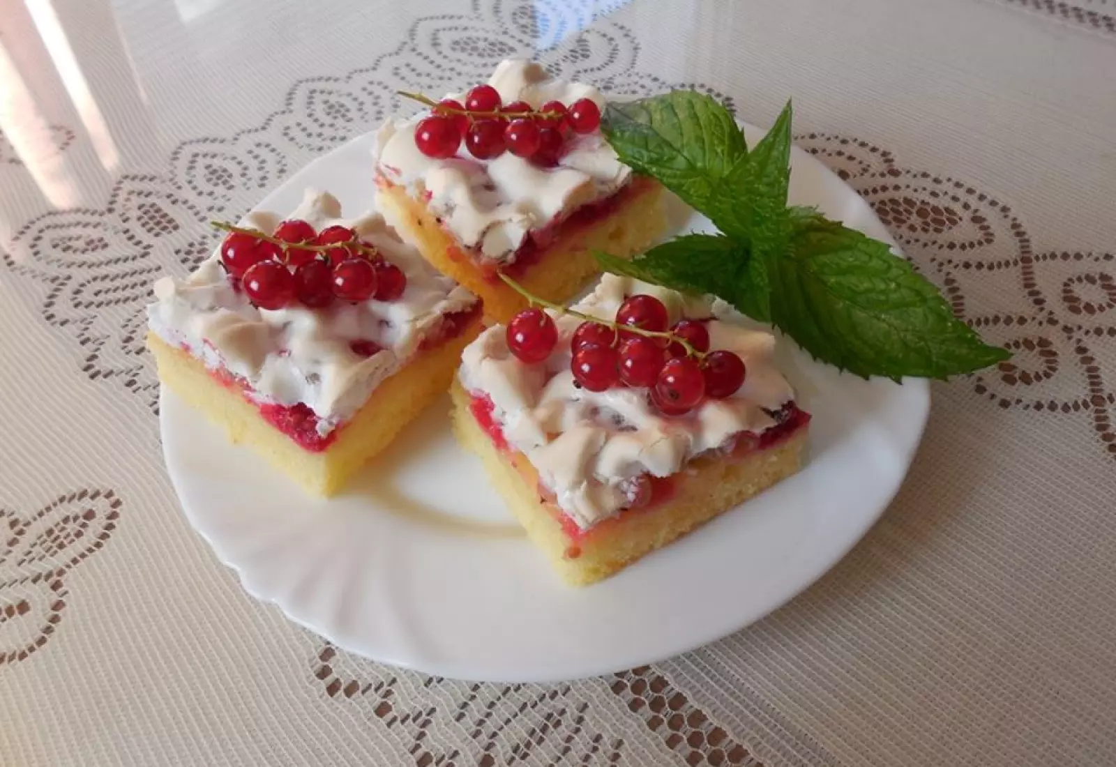 Rybízový koláč se sněhem