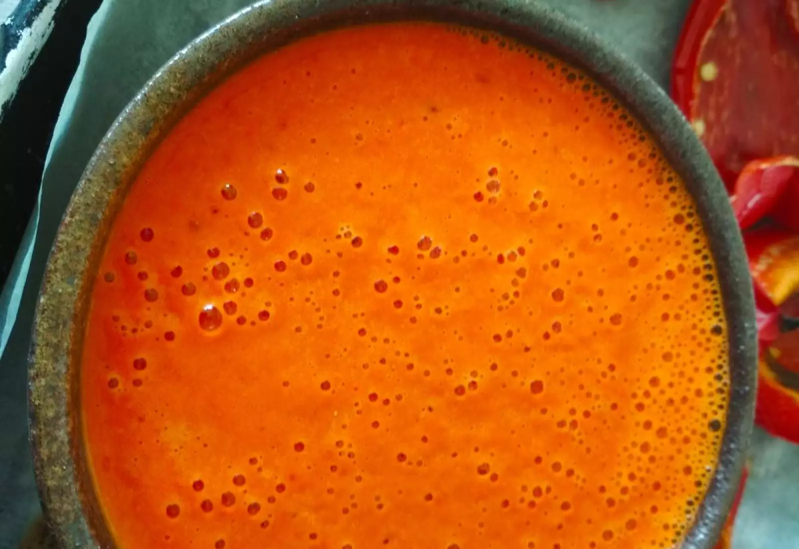 Polévka z pečených paprik, fenyklu a canelloni fazolí